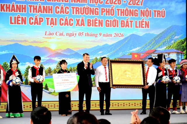Thủ tướng Chính phủ Lê Minh Hưng dự Lễ khai giảng năm học mới tại Lào Cai- Ảnh 2.
