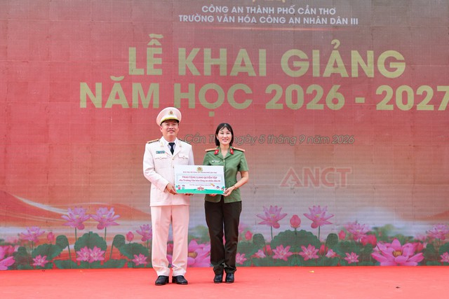 Tiếp sức học sinh Trường Văn hóa Công an nhân dân III vững bước vào năm học mới- Ảnh 4.