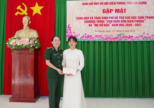 Hội phụ nữ BĐBP tỉnh An Giang tiếp sức học sinh nghèo, khó khăn đầu năm học mới 2026-2027- Ảnh 4.