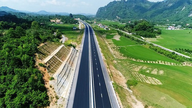 Tập đoàn Đèo Cả đề xuất mở rộng hơn 350km cao tốc Bắc - Nam lên 6 làn xe - Ảnh 1.