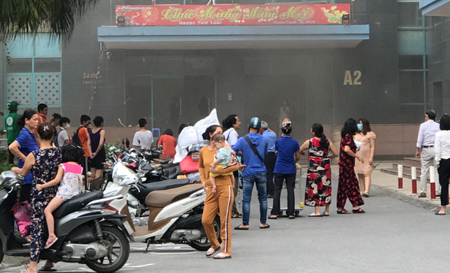 Cháy tại khu chung cư 151 Nguyễn Đức Cảnh - Tiềm ẩn nhiều nguy cơ - Ảnh 1.