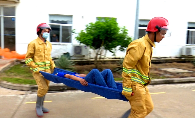 An Giang: Diễn tập phòng cháy chữa cháy và cứu nạn, cứu hộ tại Công ty may mặc - Ảnh 1.