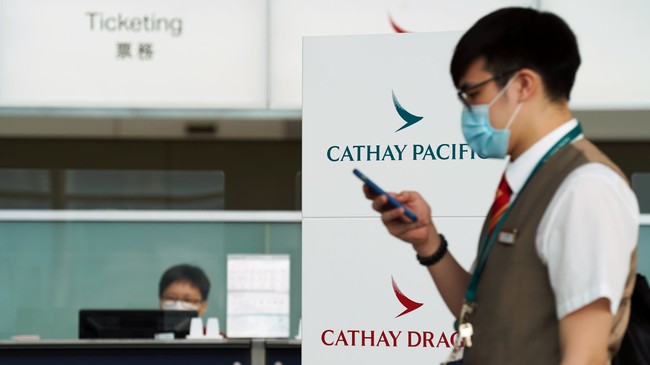 Cathay Pacific cắt giảm 8.500 việc làm và hủy thương hiệu Dragon - Ảnh 1.