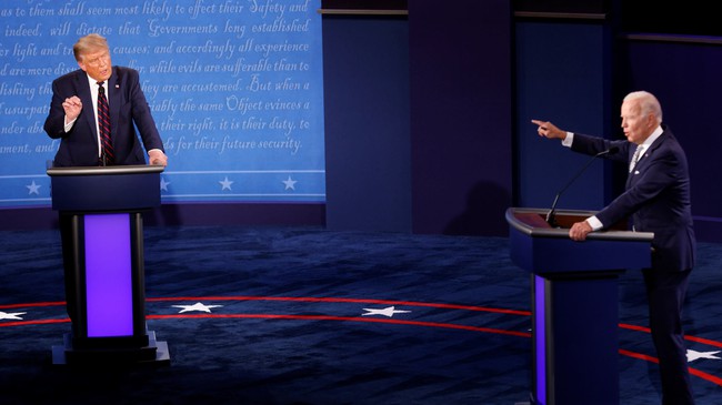 Micrô trong cuộc tranh luận cuối cùng giữa hai ứng viên Tổng thống Mỹ sẽ có nút tắt tiếng - Ảnh 1.