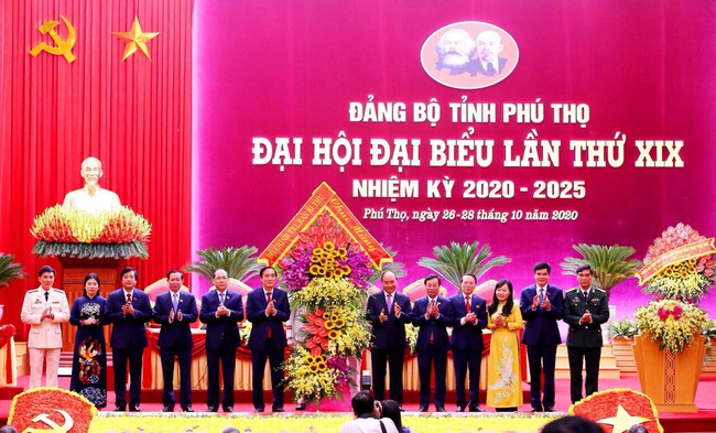 Thủ tướng Nguyễn Xuân Phúc: Phú Thọ cần đẩy mạnh phát triển du lịch làm trọng điểm - Ảnh 2.