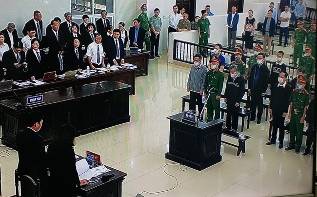 Xét xử đại án BIDV: Dàn lãnh đạo ngân hàng khai bị ông Trần Bắc Hà ép ký - Ảnh 2.