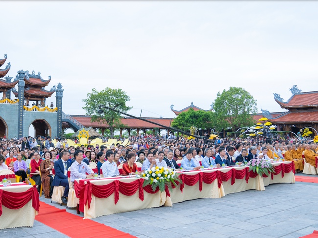 Lễ hội Hoa Cúc - Tết Trùng Dương ở chùa Ba Vàng (Quảng Ninh):
Gìn giữ truyền thống, văn hóa Việt và phát huy tinh thần đoàn kết dân tộc - Ảnh 1.