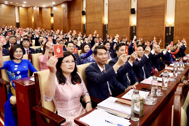 Phú Thọ: Ra mắt ban chấp hành Đảng bộ tỉnh lần thứ 19 nhiệm kỳ 2020 – 2025 - Ảnh 3.