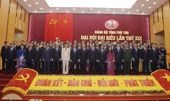 Phú Thọ: Ra mắt ban chấp hành Đảng bộ tỉnh lần thứ 19 nhiệm kỳ 2020 – 2025 - Ảnh 1.