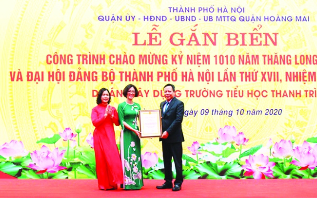 Lễ gắn biển công trình Trường Tiểu học Thanh Trì, chào mừng kỷ niệm 1010 năm Thăng Long - Hà Nội - Ảnh 1.