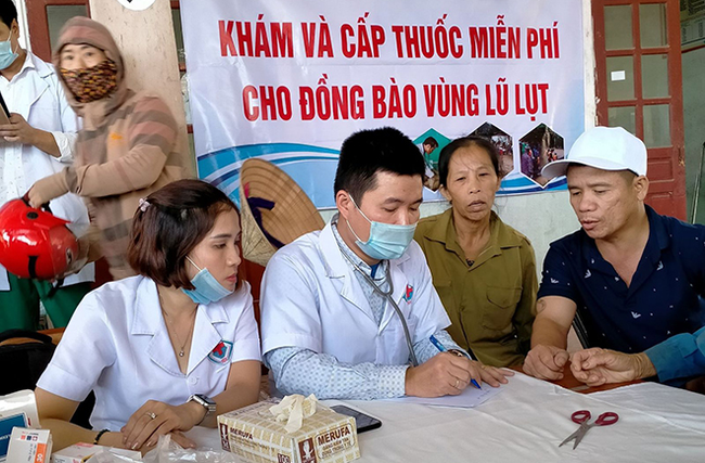 Bộ Y tế cử 7 tổ công tác hỗ trợ đồng bào miền Trung - Ảnh 1.