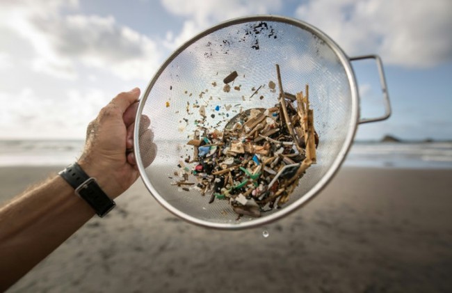 Nghiên cứu của Úc: 14 triệu tấn vi nhựa dưới đáy đại dương - Ảnh 1.
