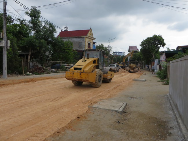 Quang cảnh thi công đường Nguyễn Thị Minh Khai, ở phường Bắc Hồng.