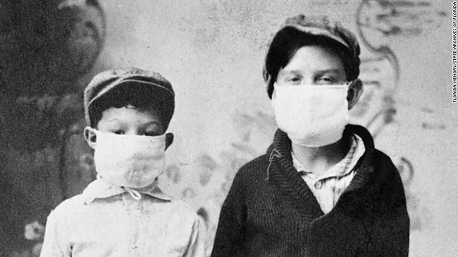 Don Hoover và Joe Sistrunk ở Starke, Flodia sẵn sàng đến trường trong trận đại dịch cúm 1918