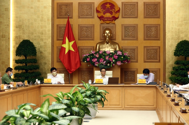 Tại cuộc họp Bộ Y tế cho biết đến thời điểm hiện tại, tình hình dịch bệnh ở Đà Nẵng, Quảng Nam đã được khống chế; ổ dịch ở Hải Dương cơ bản được kiểm soát. Ảnh: VGP/Đình Nam