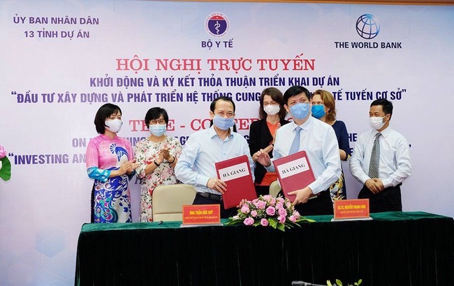 Lễ ký kết thỏa thuận thực hiện dự án giữa Bộ Y tế và đại diện một số tỉnh dự án là Hòa Bình, Hà Giang, Bắc Kạn.