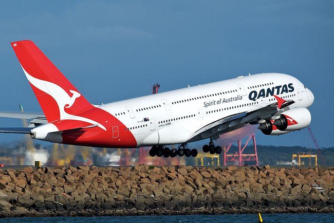 Qantas Airways cắt giảm 2.500 nhân sự - Ảnh 1.