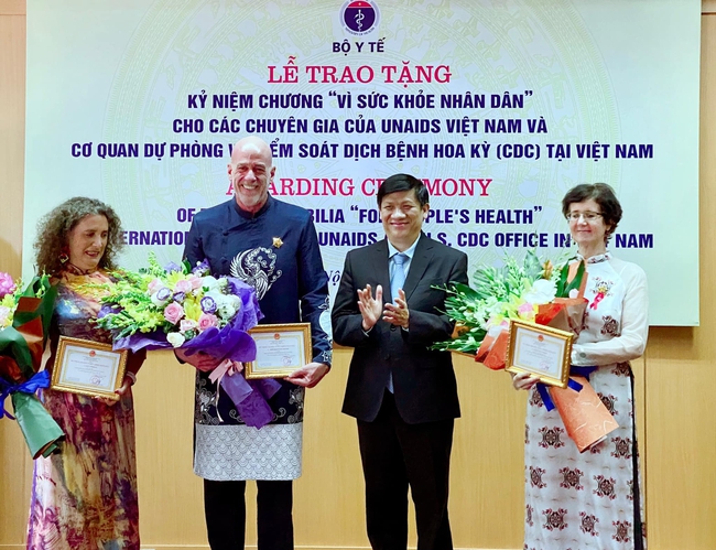 Quyền Bộ trưởng Bộ Y tế Nguyễn Thanh Long ghi nhận, đánh giá cao và bày tỏ lời cảm ơn tới các chuyên gia