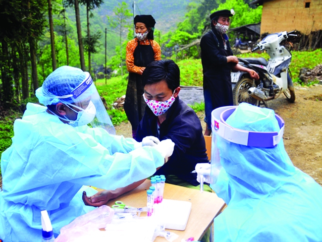 Bệnh viện Đa khoa tỉnh Hà Giang làm tốt công tác phòng, chống dịch COVID-19 - Ảnh 2.