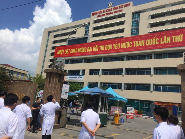 Đoàn kiểm tra số 1 của Bộ Y tế kiểm tra tại BVĐK tỉnh Bắc Ninh. Ảnh: SKĐS