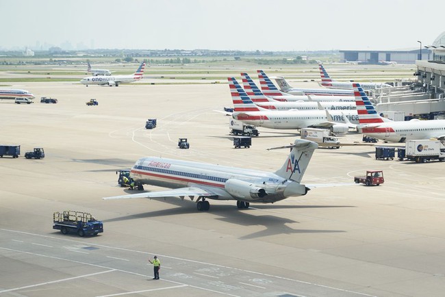 American Airlines cắt giảm 55% công suất bay vào tháng 10 - Ảnh 1.
