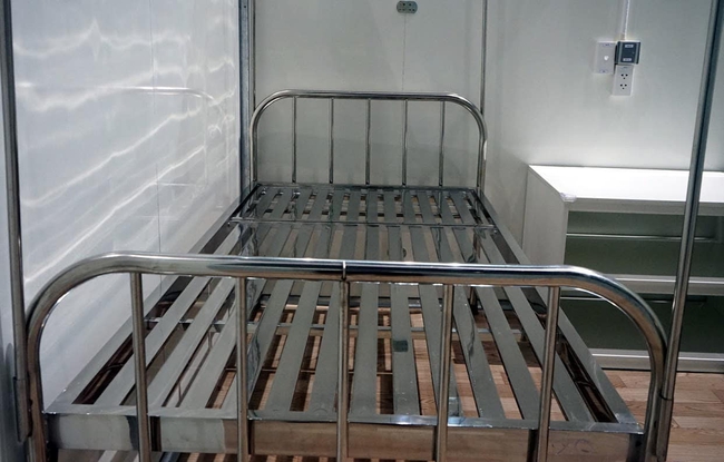 Các giường bệnh được trang bị rất tốt để phục vụ cho công tác tiếp đón bệnh nhân. Ảnh: Lê Bảo, Phạm Minh Thuỳ (Bộ Y tế) Các giường bệnh được trang bị rất tốt để phục vụ cho công tác tiếp đón bệnh nhân. Ảnh: Lê Bảo, Phạm Minh Thuỳ (Bộ Y tế)