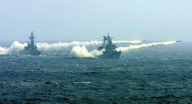 Việt Nam phản đối Trung Quốc tập trận trên Biển Đông - Ảnh 1.