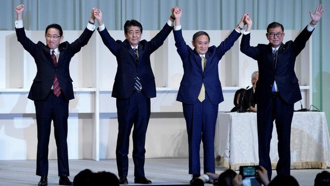 Yoshihide Suga chính thức được bầu làm Thủ tướng Nhật Bản thay thế ông Abe - Ảnh 2.