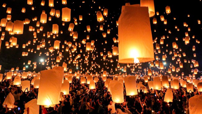 Lễ hội đèn lồng nổi tiếng của Thái Lan khiến các phi công đau đầu - Ảnh 1.