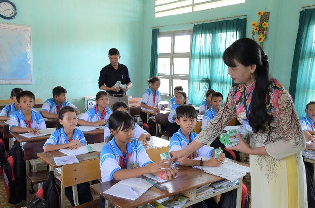 Quỹ sữa vươn cao Việt Nam 2020: Vinamilk tặng sữa cho các em học sinh là con em đồng bào dân tộc thiểu số - Ảnh 3.