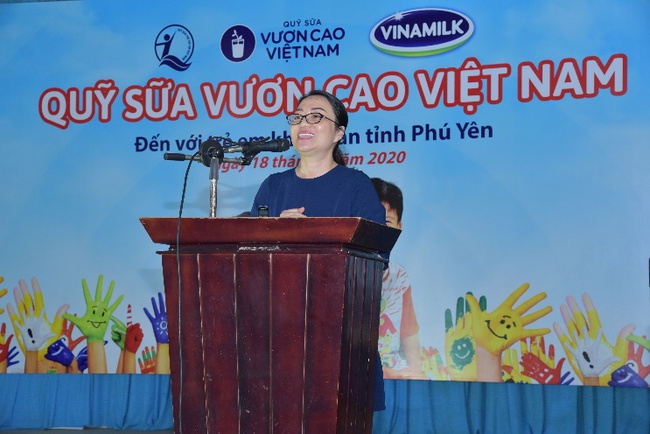 Quỹ sữa vươn cao Việt Nam 2020: Vinamilk tặng sữa cho các em học sinh là con em đồng bào dân tộc thiểu số - Ảnh 2.