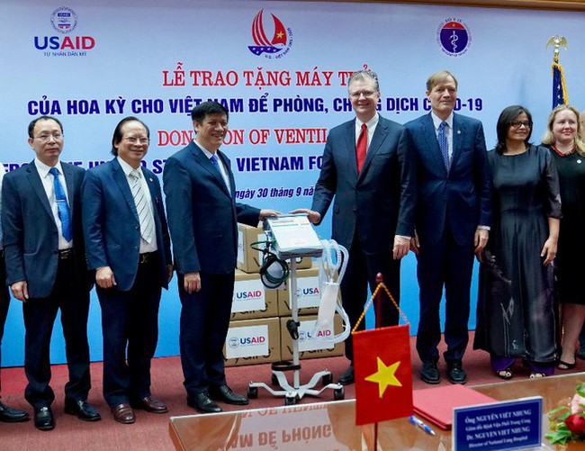 Chính phủ Mỹ trao tặng 100 máy thở cho Việt Nam - Ảnh 1.