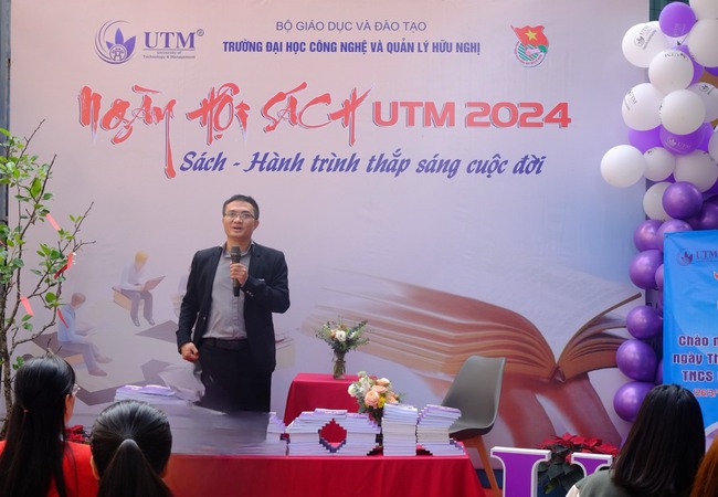 Ngày hội sách UTM 2024: Sách - Hành trình thắp sáng cuộc đời- Ảnh 5.