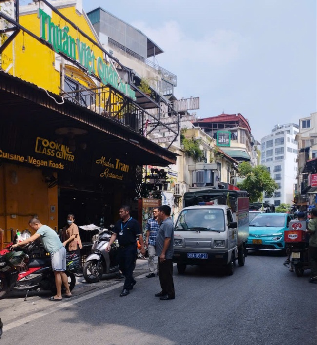 Phường Hàng Buồm: Tăng cường kiểm tra, xử lý vi phạm trật tự đô thị dịp 2/9- Ảnh 1.