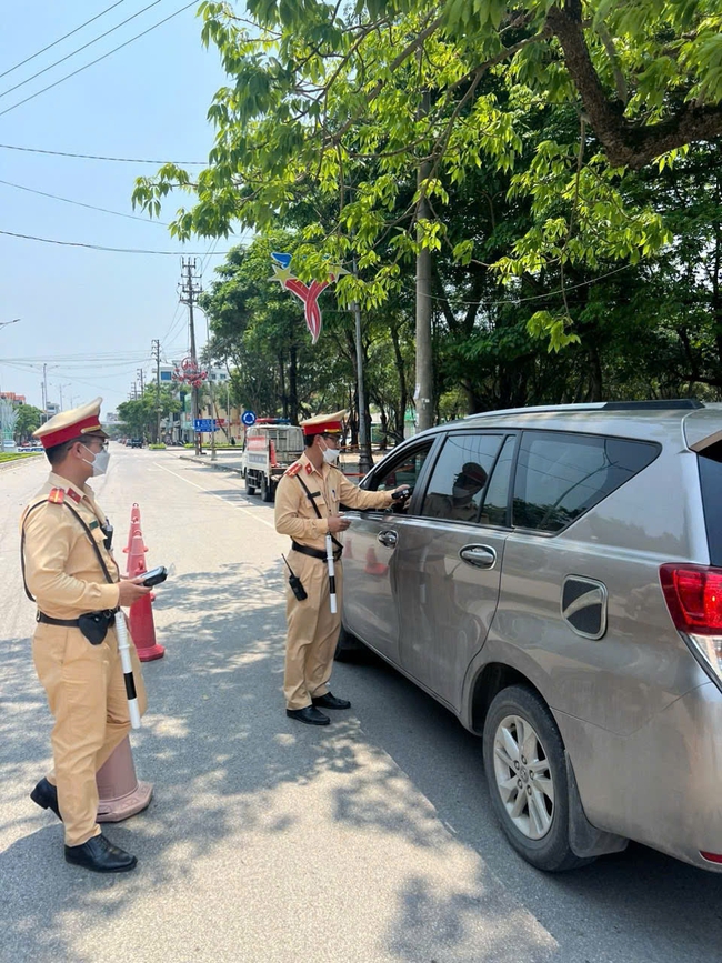 Công an TP Ninh Bình: Tăng cường bảo đảm trật tự, an toàn giao thông dịp Lễ 2/9- Ảnh 2.