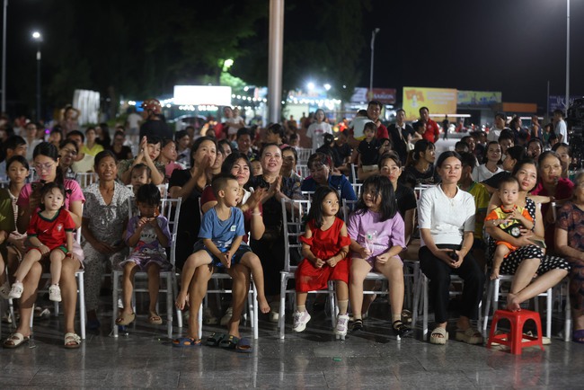“Trăng thu biên cương” – Hành trình mang Trung thu ấm áp đến trẻ em nơi đầu sóng, ngọn gió- Ảnh 4.