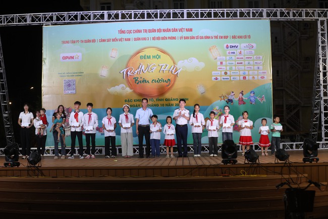 “Trăng thu biên cương” – Hành trình mang Trung thu ấm áp đến trẻ em nơi đầu sóng, ngọn gió- Ảnh 3.