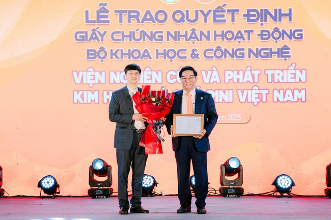 Lễ trao quyết định Ban lãnh đạo Viện Nghiên cứu và Phát triển Kim hoàn Đá quý PINI Việt Nam.