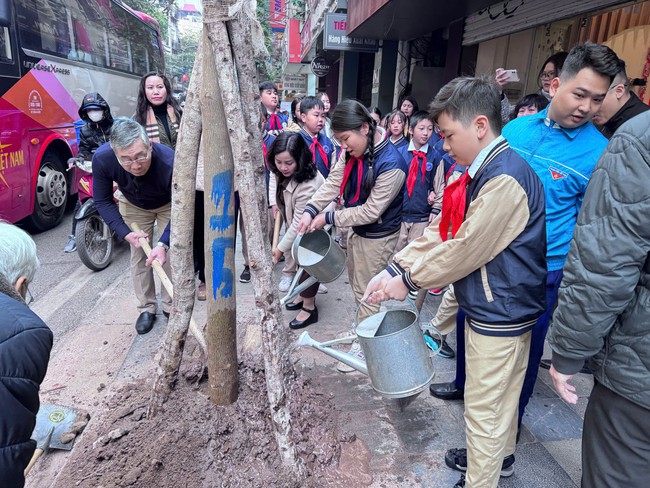 Phường Lý Thái Tổ phát động “Tết trồng cây đời đời nhớ ơn Bác Hồ”- Ảnh 5.