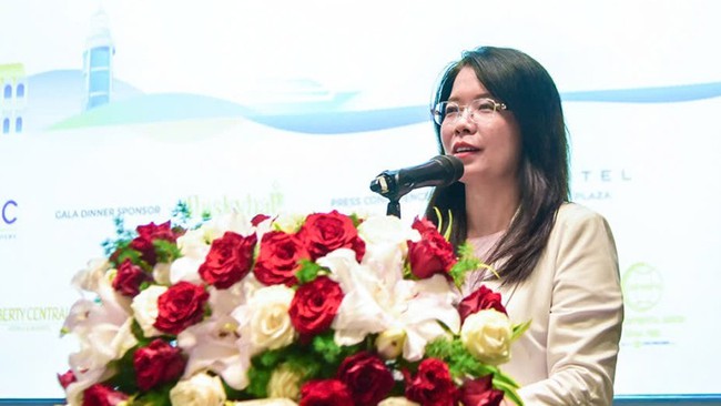 Bà Nguyễn Thị Ánh Hoa, Giám đốc Sở Du lịch Thành phố Hồ Chí Minh phát biểu tại buổi họp báo.