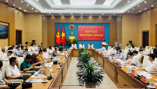 Phú Thọ: Giữ đà tăng trưởng vững chắc, chuyển đổi số tạo động lực mới- Ảnh 2.