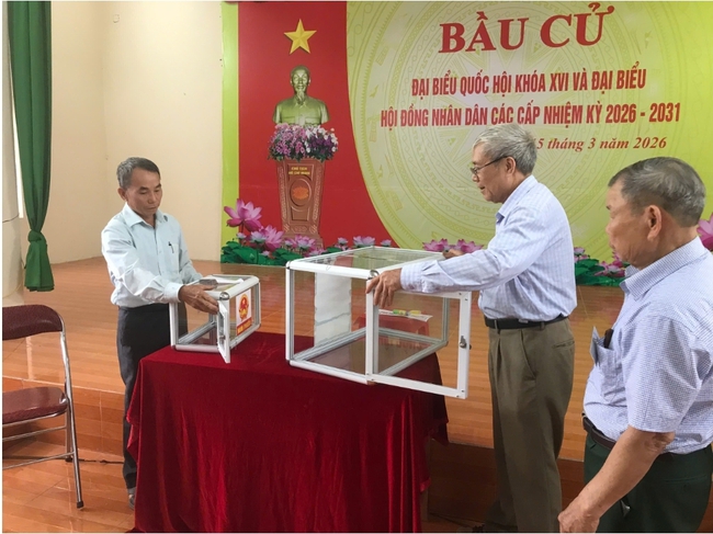 Xã Thiệu Toán: Diễn tập quy trình bầu cử tại khu vực bỏ phiếu thôn Dân Quyền - Dân Sinh- Ảnh 2. Xã Thiệu Toán: Diễn tập quy trình bầu cử tại khu vực bỏ phiếu thôn Dân Quyền - Dân Sinh- Ảnh 2.