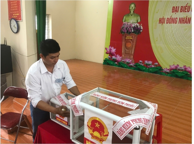 Xã Thiệu Toán: Diễn tập quy trình bầu cử tại khu vực bỏ phiếu thôn Dân Quyền - Dân Sinh- Ảnh 3. Xã Thiệu Toán: Diễn tập quy trình bầu cử tại khu vực bỏ phiếu thôn Dân Quyền - Dân Sinh- Ảnh 3.