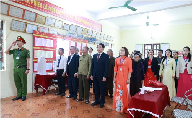 Cử tri xã Thiệu Hóa phấn khởi tham gia bầu cử, nhiều khu vực đạt tỷ lệ cao- Ảnh 1. Cử tri xã Thiệu Hóa phấn khởi tham gia bầu cử, nhiều khu vực đạt tỷ lệ cao- Ảnh 1.