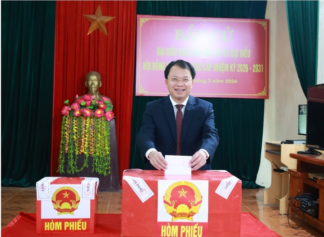 Cử tri xã Thiệu Hóa phấn khởi tham gia bầu cử, nhiều khu vực đạt tỷ lệ cao- Ảnh 2. Cử tri xã Thiệu Hóa phấn khởi tham gia bầu cử, nhiều khu vực đạt tỷ lệ cao- Ảnh 2.