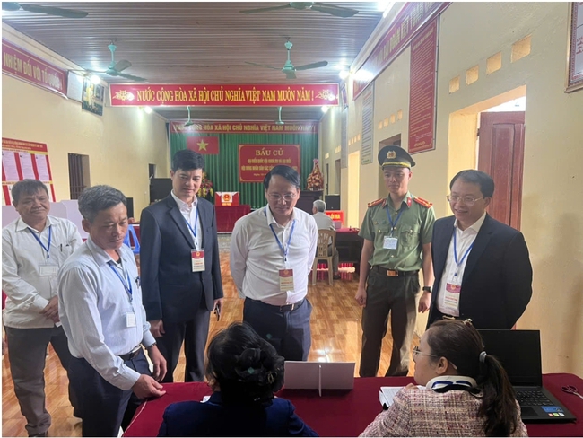 Cử tri xã Thiệu Hóa phấn khởi tham gia bầu cử, nhiều khu vực đạt tỷ lệ cao- Ảnh 6. Cử tri xã Thiệu Hóa phấn khởi tham gia bầu cử, nhiều khu vực đạt tỷ lệ cao- Ảnh 6.