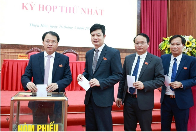 HĐND xã Thiệu Hóa khóa III tổ chức Kỳ họp thứ nhất, kiện toàn các chức danh chủ chốt- Ảnh 4.