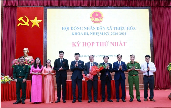 HĐND xã Thiệu Hóa khóa III tổ chức Kỳ họp thứ nhất, kiện toàn các chức danh chủ chốt- Ảnh 6.
