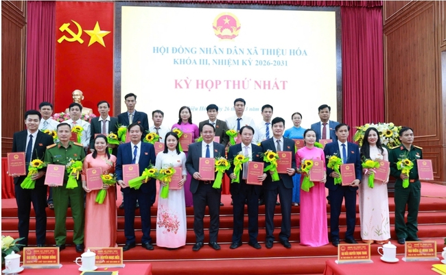 HĐND xã Thiệu Hóa khóa III tổ chức Kỳ họp thứ nhất, kiện toàn các chức danh chủ chốt- Ảnh 7.