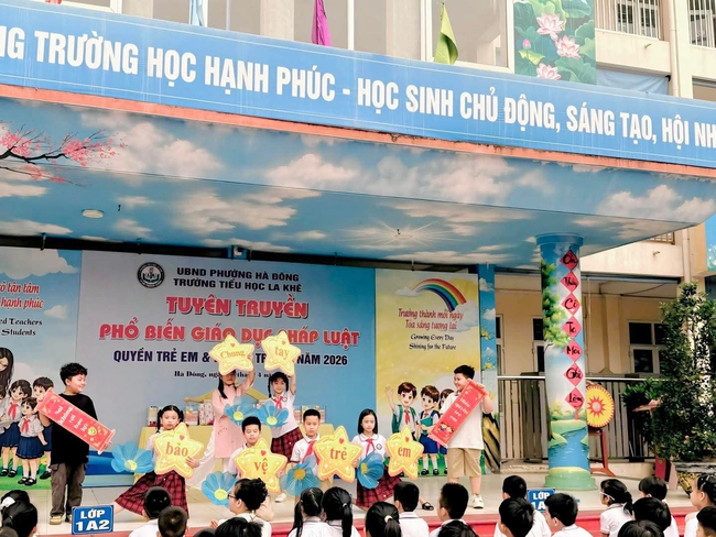 Trường Tiểu học La Khê: Tăng cường giáo dục pháp luật về quyền và bảo vệ trẻ em- Ảnh 5. Trường Tiểu học La Khê: Tăng cường giáo dục pháp luật về quyền và bảo vệ trẻ em- Ảnh 5.
